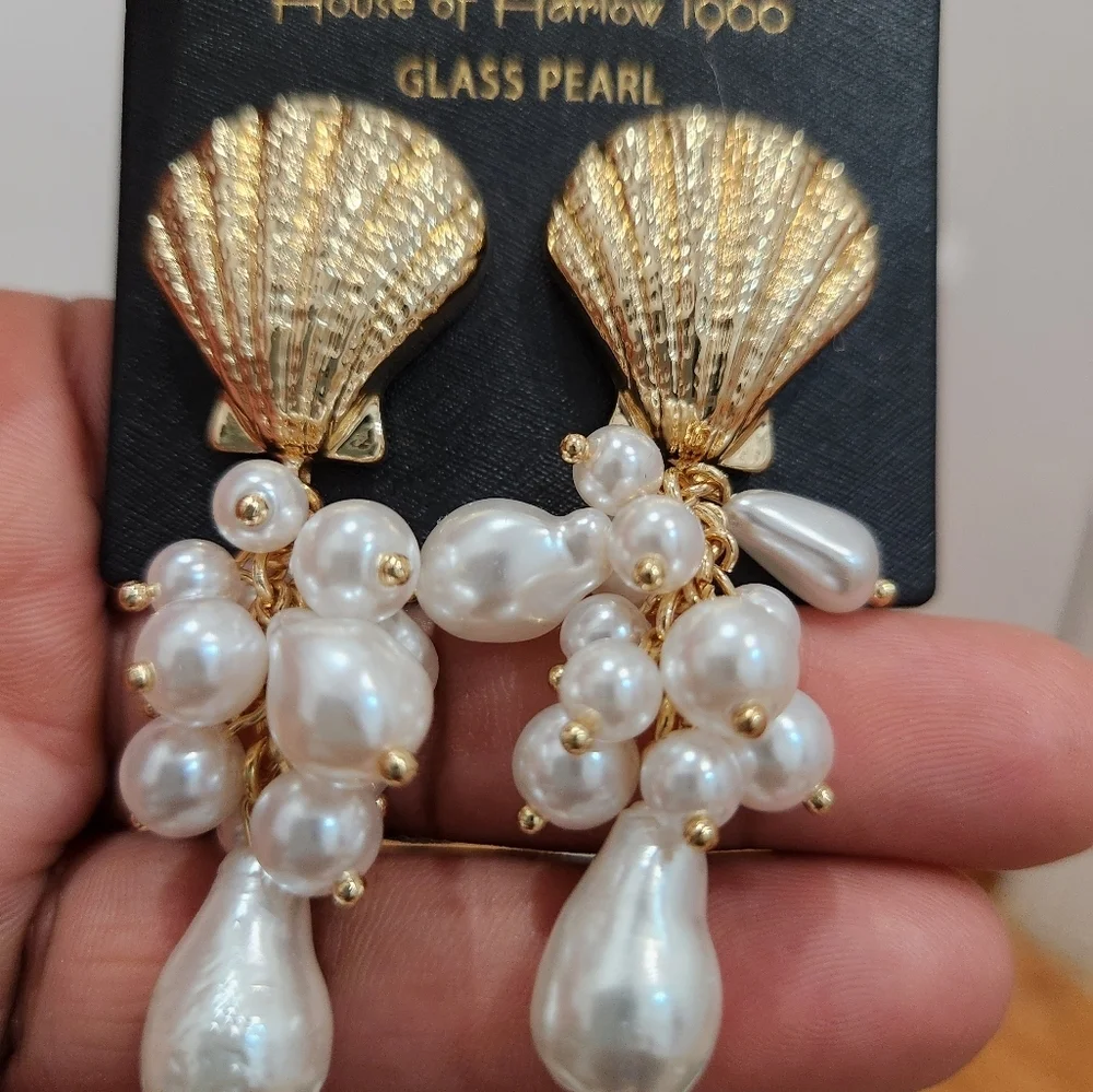💛🔹️ House of Harlow 🔹️1960 Golden tone Sea shell Cluster  pearls earrings